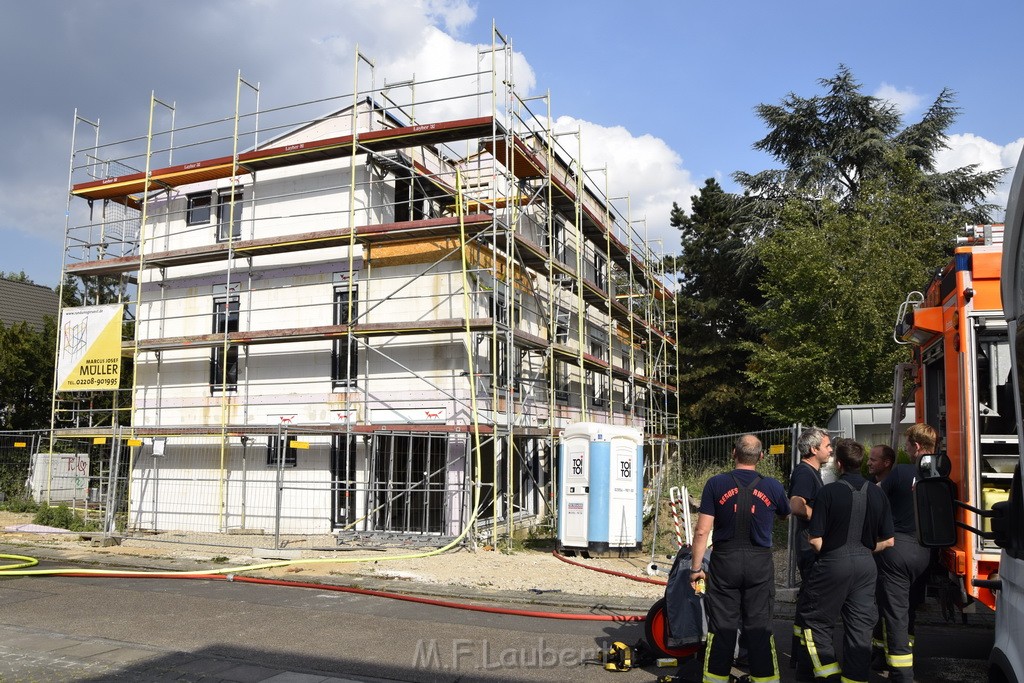 Dachstuhlbrand Koeln Poll Geislarerstr P599.JPG - Miklos Laubert